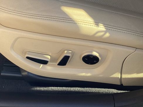 Used 2018 Genesis G80 3.8 RWD image 18