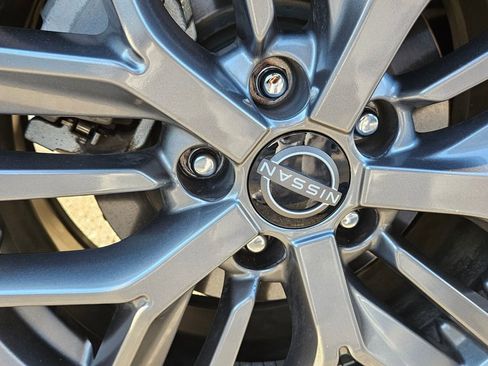 Used 2024 Nissan Rogue S image 11