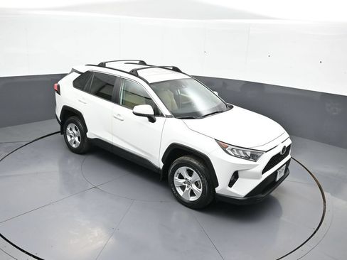 Used 2021 Toyota RAV4 XLE AWD/4WD image 34