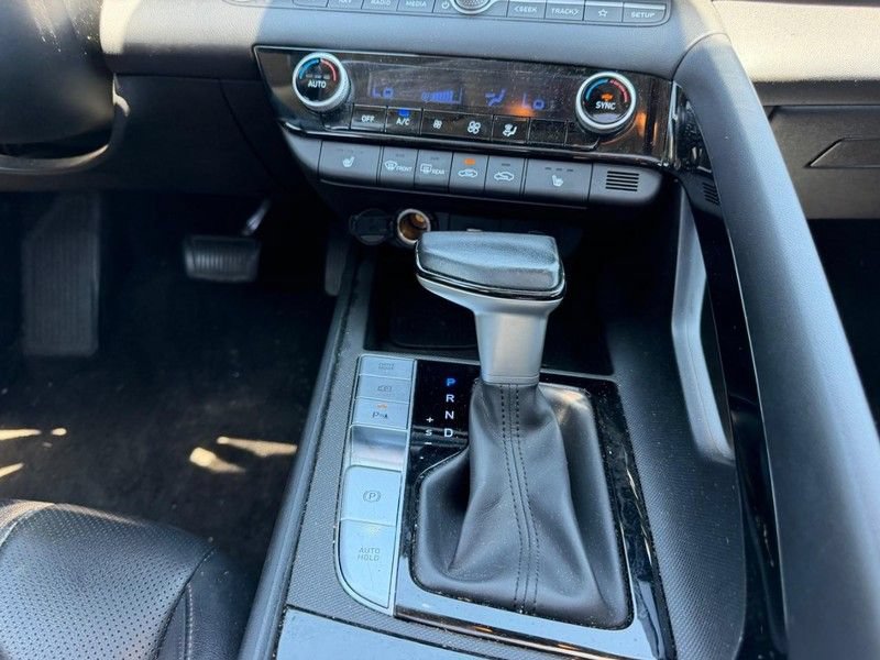 Used 2024 Hyundai Elantra Limited FWD image 15