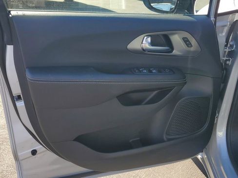 New 2026 Chrysler Pacifica Select image 19