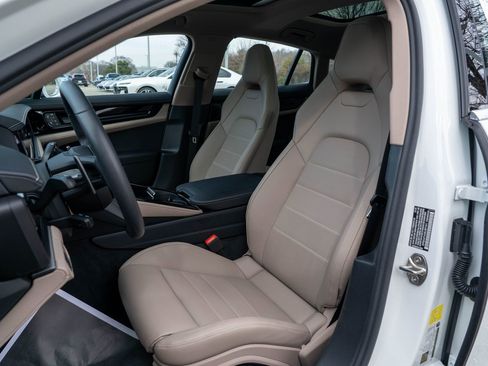 Certified 2025 Porsche Panamera 4 image 5