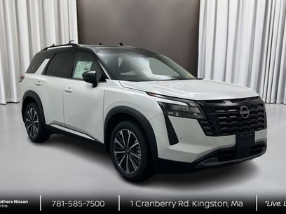 New 2026 Nissan Pathfinder Platinum w/ Accent Package