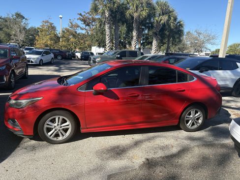 Used 2017 Chevrolet Cruze LT w/ Convenience Package image 4