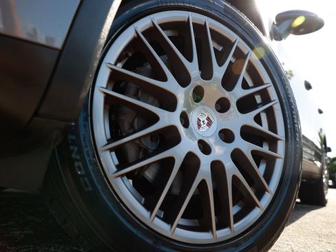 Used 2014 Porsche Cayenne Platinum Edition image 42