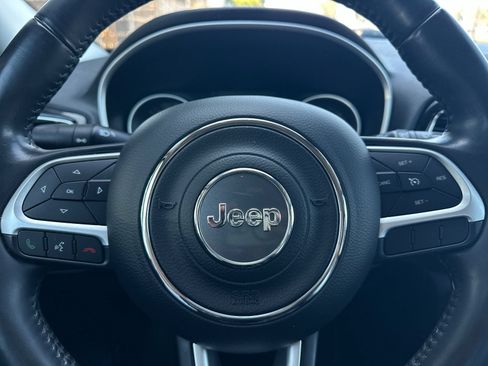 Used 2019 Jeep Compass Latitude FWD image 22