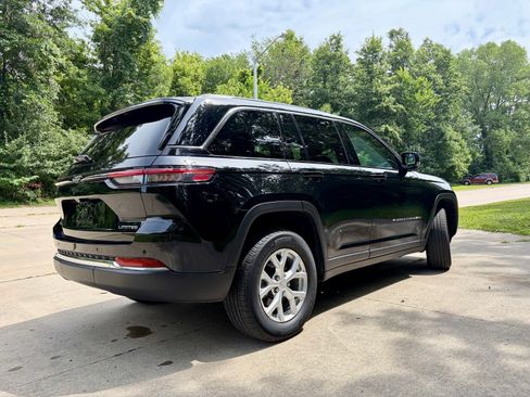 Used 2023 Jeep Grand Cherokee Limited AWD/4WD image 9