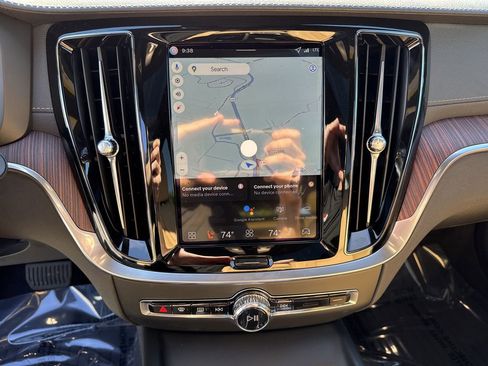 New 2026 Volvo V60 B5 Cross Country Ultra w/ Protection Package Premier image 24