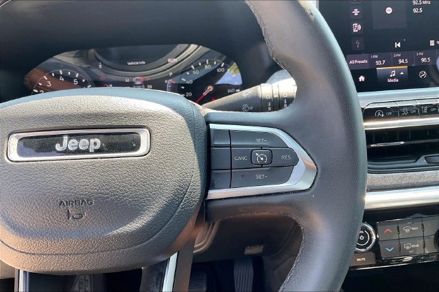 Used 2024 Jeep Compass Latitude AWD/4WD image 12