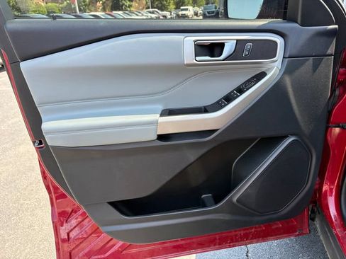 Used 2022 Ford Explorer XLT w/ Equipment Group 202A AWD/4WD image 28