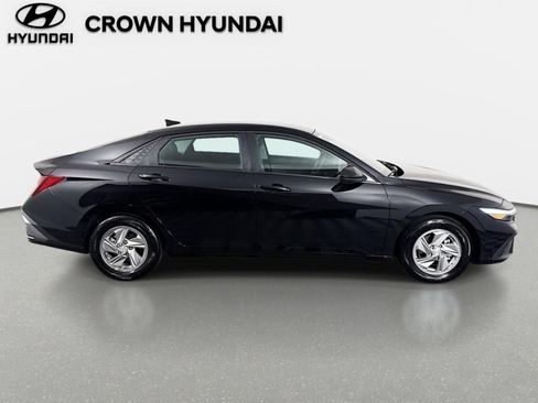 Certified 2026 Hyundai Elantra SE FWD image 4
