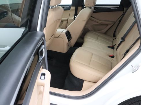 Used 2023 Porsche Macan S image 30