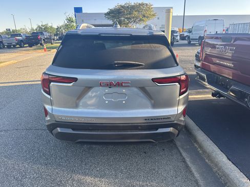 Certified 2025 GMC Terrain Elevation w/ Elevation Premium Package image 9