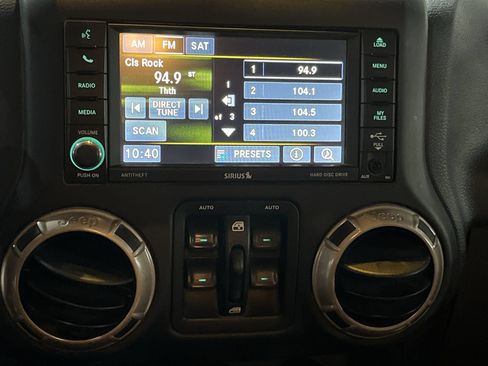Used 2016 Jeep Wrangler Unlimited Sahara AWD/4WD image 12