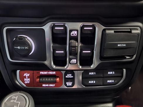 Certified 2020 Jeep Gladiator Rubicon AWD/4WD image 27