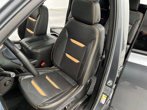 Used 2022 GMC Yukon XL AT4 AWD/4WD image 9