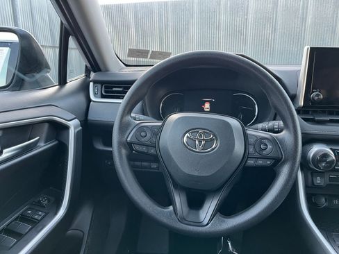 Used 2025 Toyota RAV4 XLE image 28
