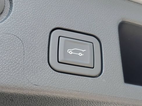 Used 2026 Chevrolet Equinox LT w/ Convenience Package II FWD image 9