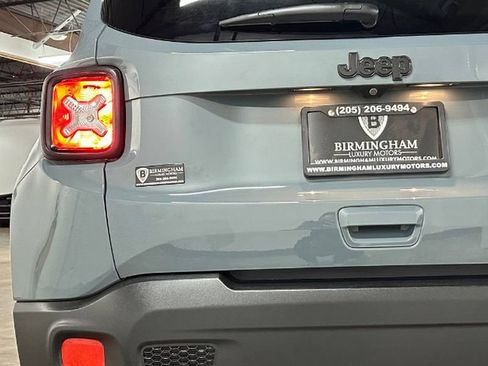 Used 2018 Jeep Renegade Altitude FWD image 16