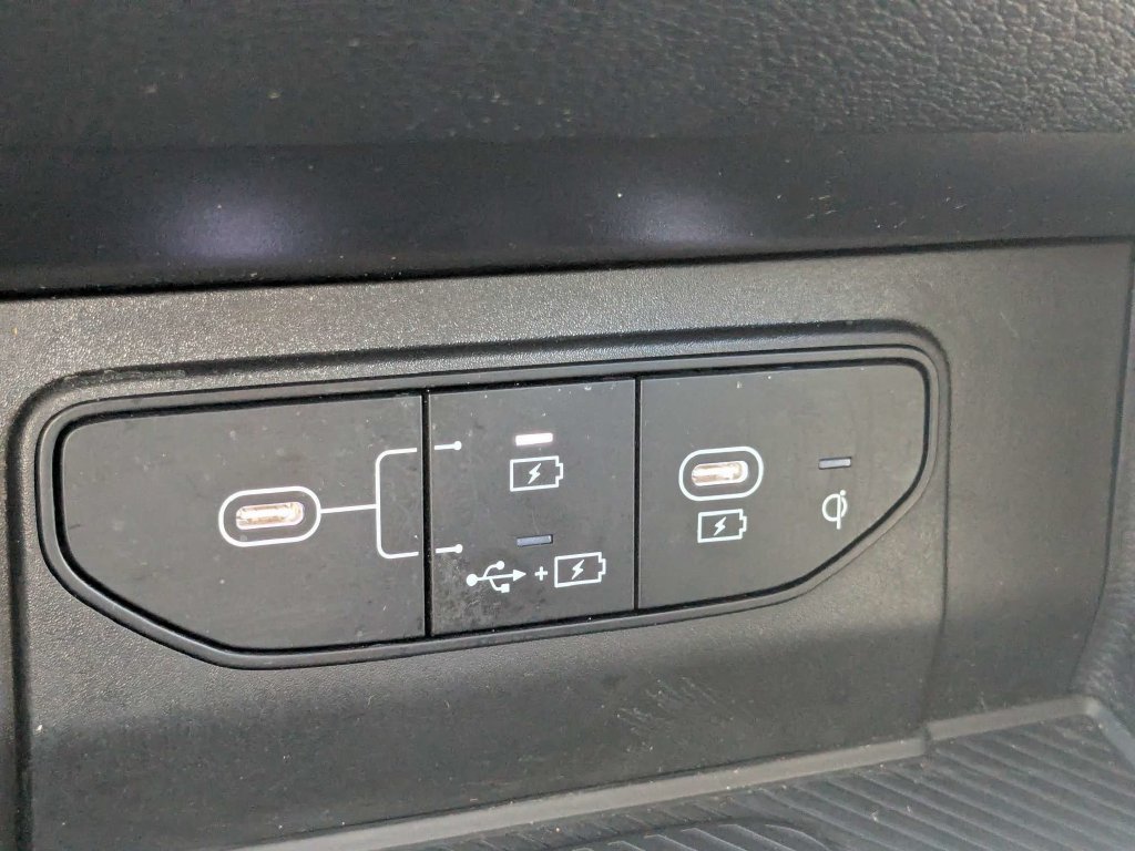 Used 2026 Kia Sportage EX FWD image 34