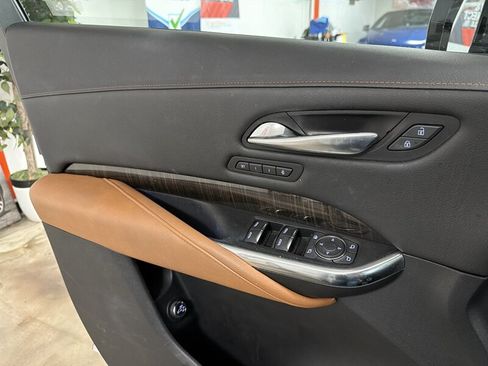Used 2021 Cadillac XT4 Premium Luxury FWD image 32
