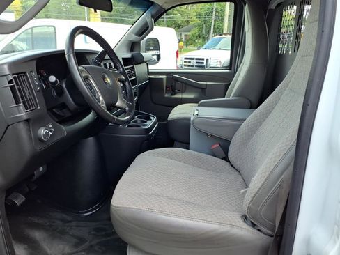 Used 2019 Chevrolet Express 2500 w/ Driver Convenience Package RWD image 10