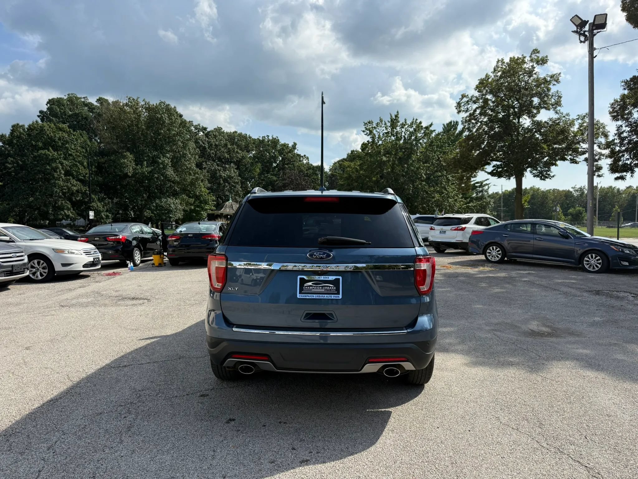 Used 2018 Ford Explorer XLT w/ Equipment Group 202A FWD image 6