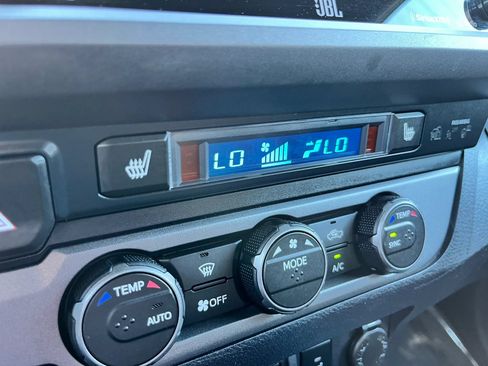 Used 2021 Toyota Tacoma TRD Sport w/ TRD Premium Sport Package AWD/4WD image 31