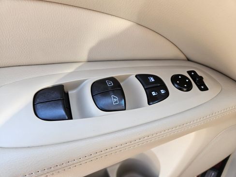 Used 2015 Nissan Pathfinder SL w/ SL Premium Package FWD image 31