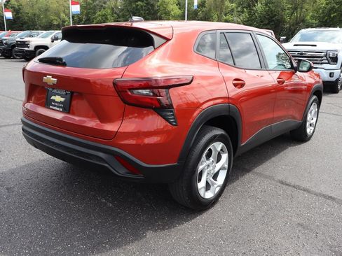 Used 2024 Chevrolet Trax LS w/ LS Convenience Package FWD image 29