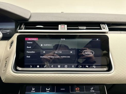 Used 2019 Land Rover Range Rover Velar R-Dynamic SE image 27