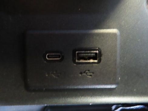 Used 2023 GMC Sierra 1500 AT4 w/ AT4 Premium Package image 31