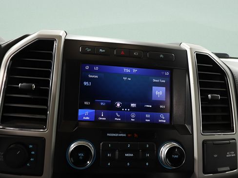 Used 2020 Ford F150 Lariat w/ Equipment Group 502A Luxury AWD/4WD image 12