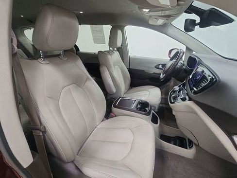 Used 2020 Chrysler Pacifica Touring-L Plus w/ Tire & Wheel Group image 27