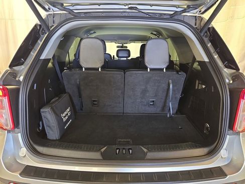 Used 2023 Ford Explorer XLT w/ Equipment Group 202A image 12