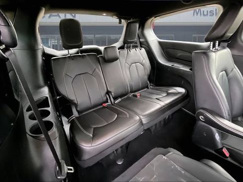 Used 2024 Chrysler Pacifica Limited FWD image 23