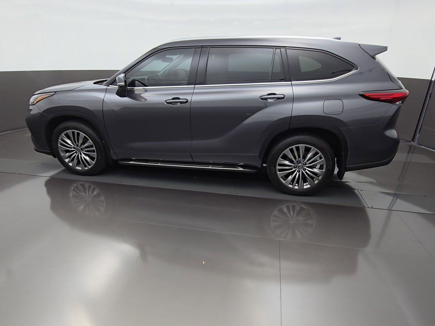 Used 2021 Toyota Highlander Platinum AWD/4WD image 5