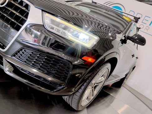 Used 2018 Audi Q3 2.0T Premium Plus w/ Premium Plus Package FWD image 2
