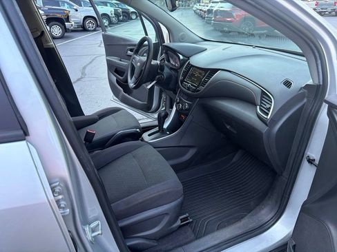 Used 2018 Chevrolet Trax LS AWD/4WD image 16