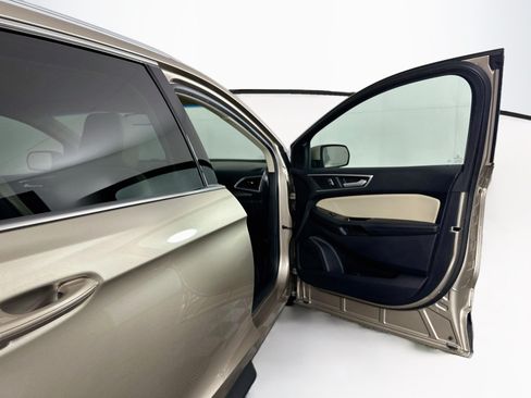 Used 2020 Ford Edge SEL w/ Convenience Package FWD image 32