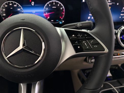 New 2026 Mercedes-Benz GLB 250 image 27