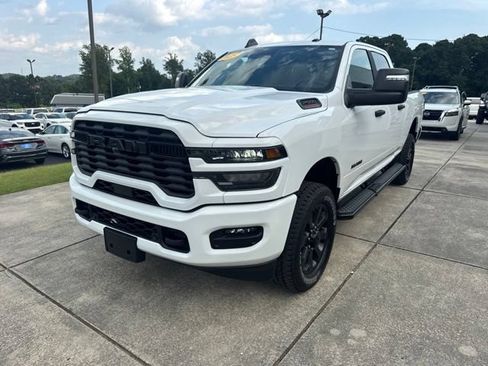Used 2025 RAM 2500 4x4 Crew Cab image 3