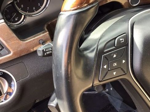 Used 2013 Mercedes-Benz E 350 4MATIC Sedan image 19