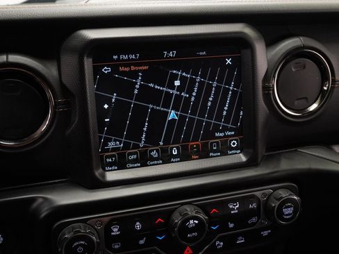 Used 2022 Jeep Wrangler Unlimited Sahara AWD/4WD image 32