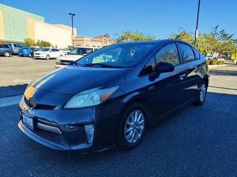 Used 2013 Toyota Prius Plug-In Hybrid image 3