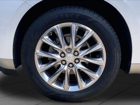 Used 2018 Buick Enclave Premium w/ Experience Buick Package FWD image 11