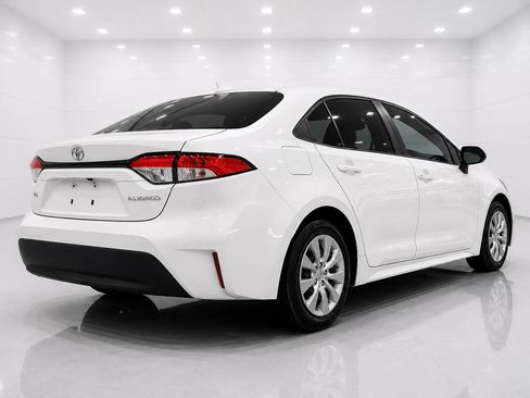 Used 2026 Toyota Corolla LE FWD image 5