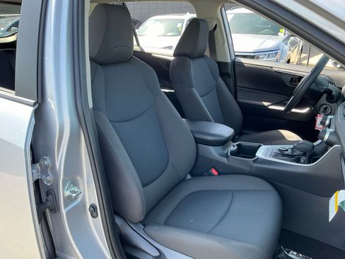 Used 2025 Toyota RAV4 LE AWD/4WD image 21