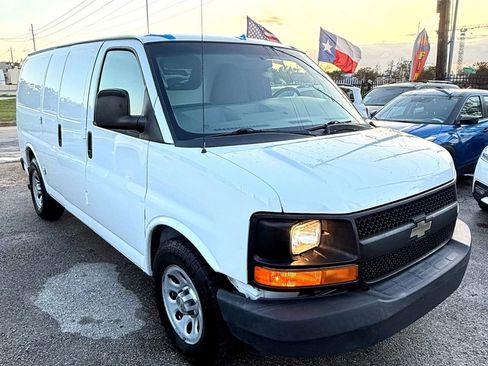 Used 2014 Chevrolet Express 1500 RWD image 1
