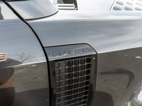 Used 2023 Land Rover Defender 110 S image 4